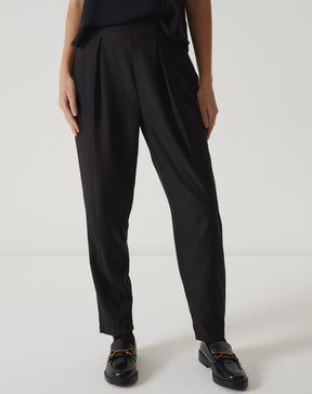 CALÇA COM VINCOS DE ALFAIATARIA - PRETO