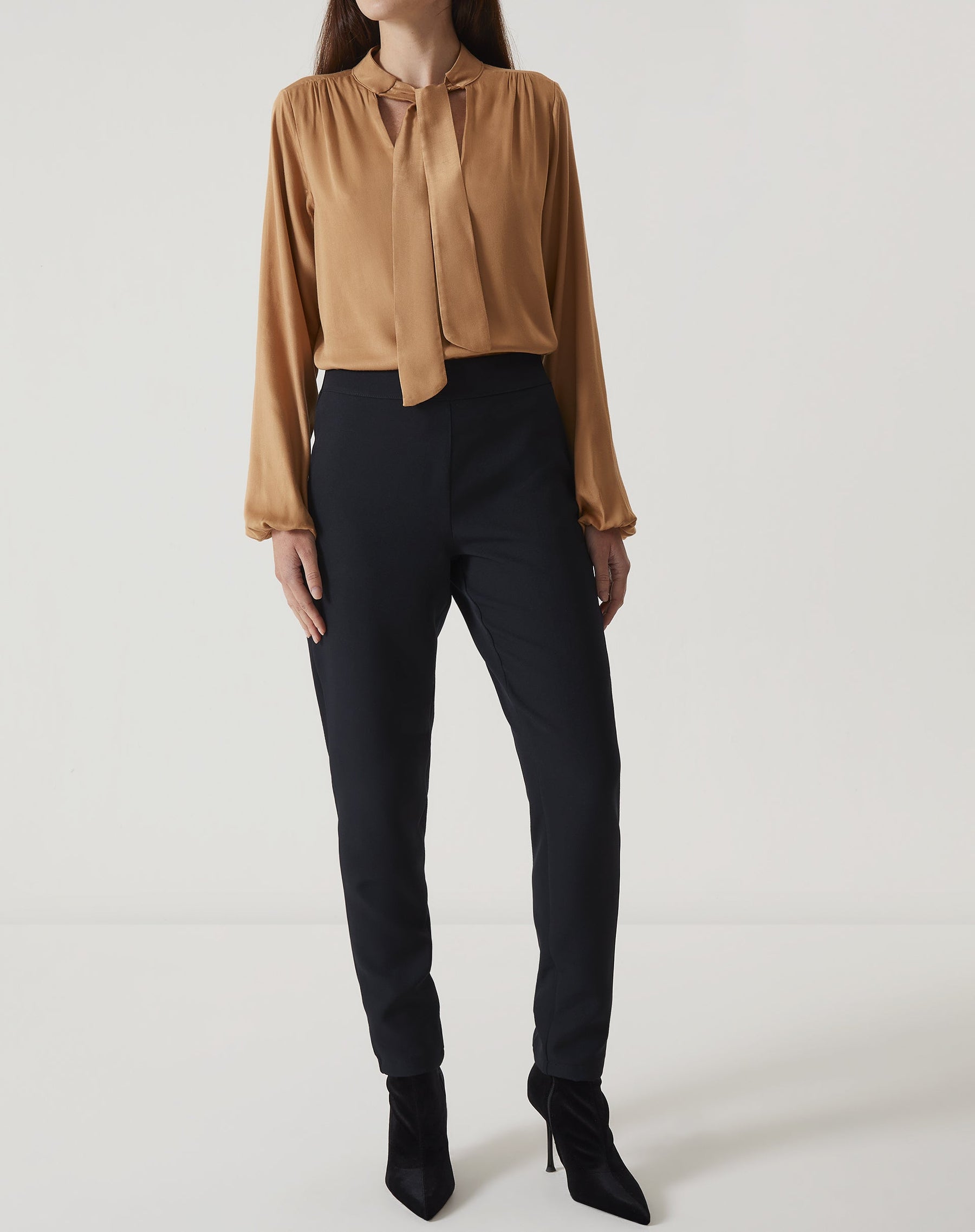 BLUSA MANGA LONGA DECOTE V - BEGE