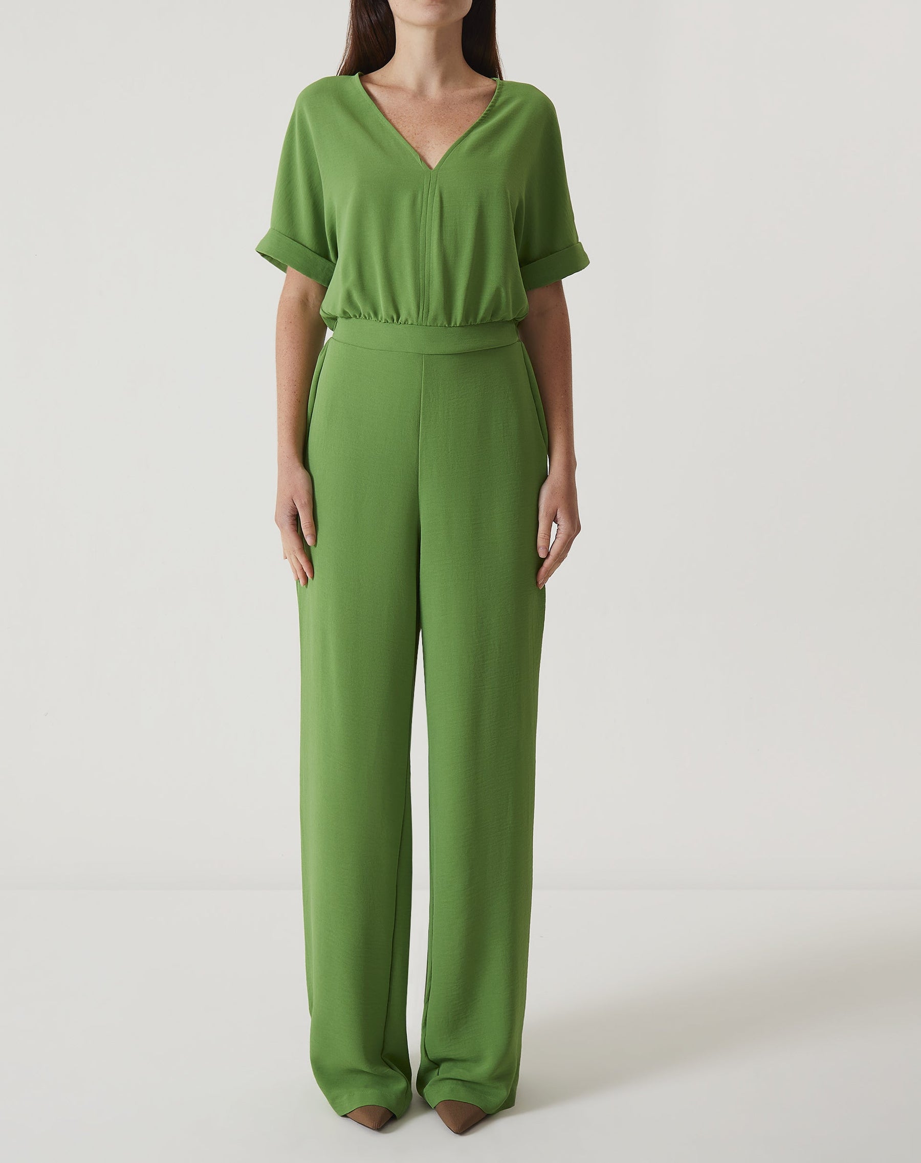 MACACÃO MANGA CURTA DECOTE V - VERDE