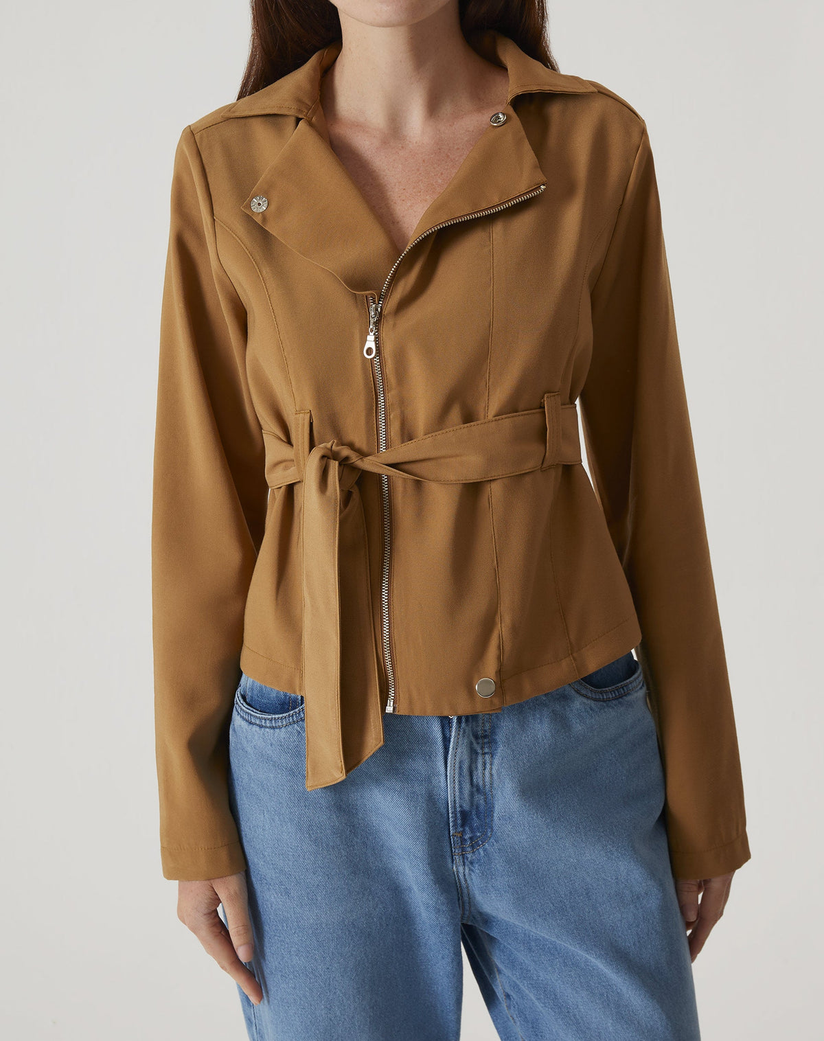 JAQUETA COM AMARRAÇÃO DE ALFAIATARIA - MARROM