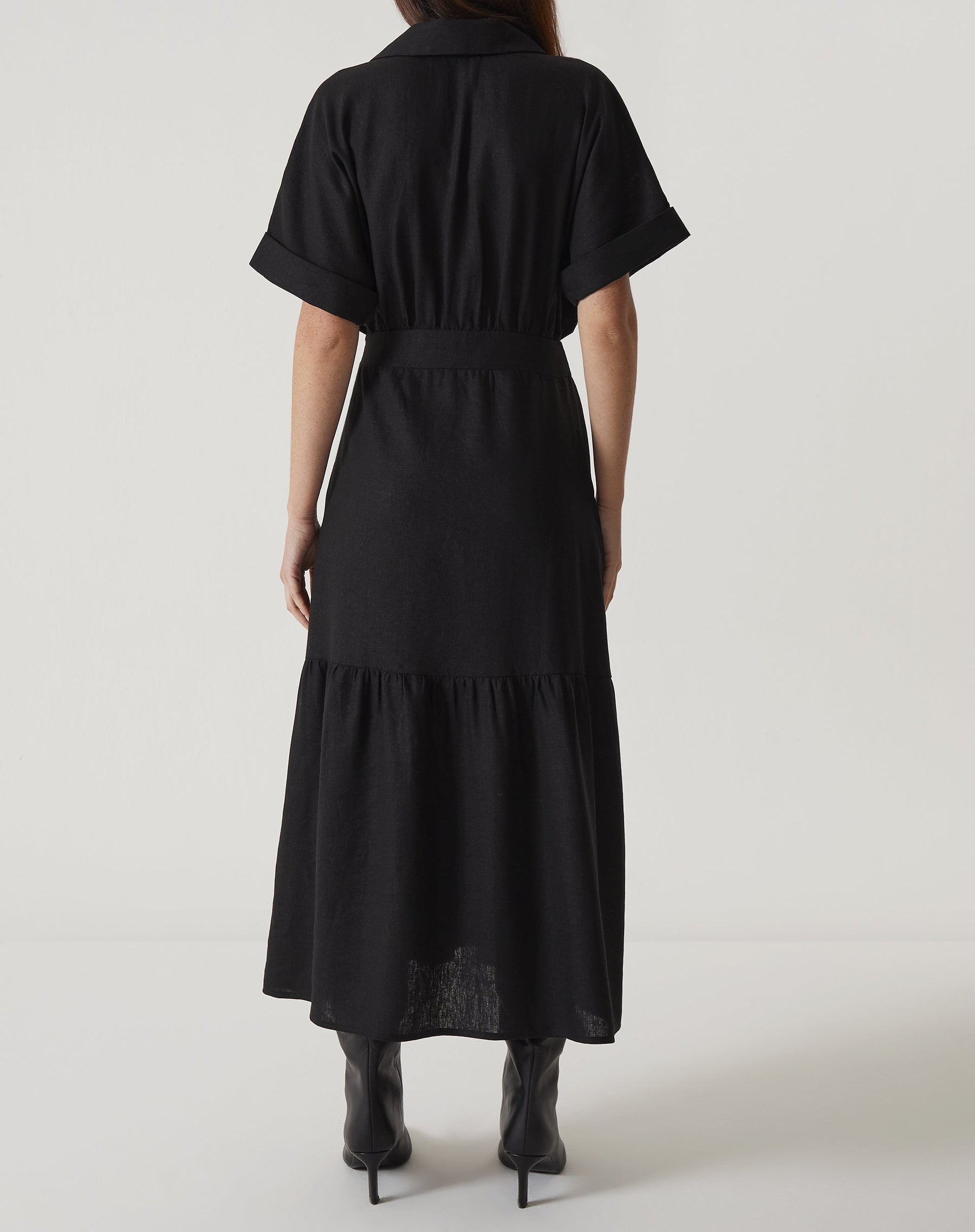 VESTIDO LONGO DECOTE V COM GOLA - PRETO