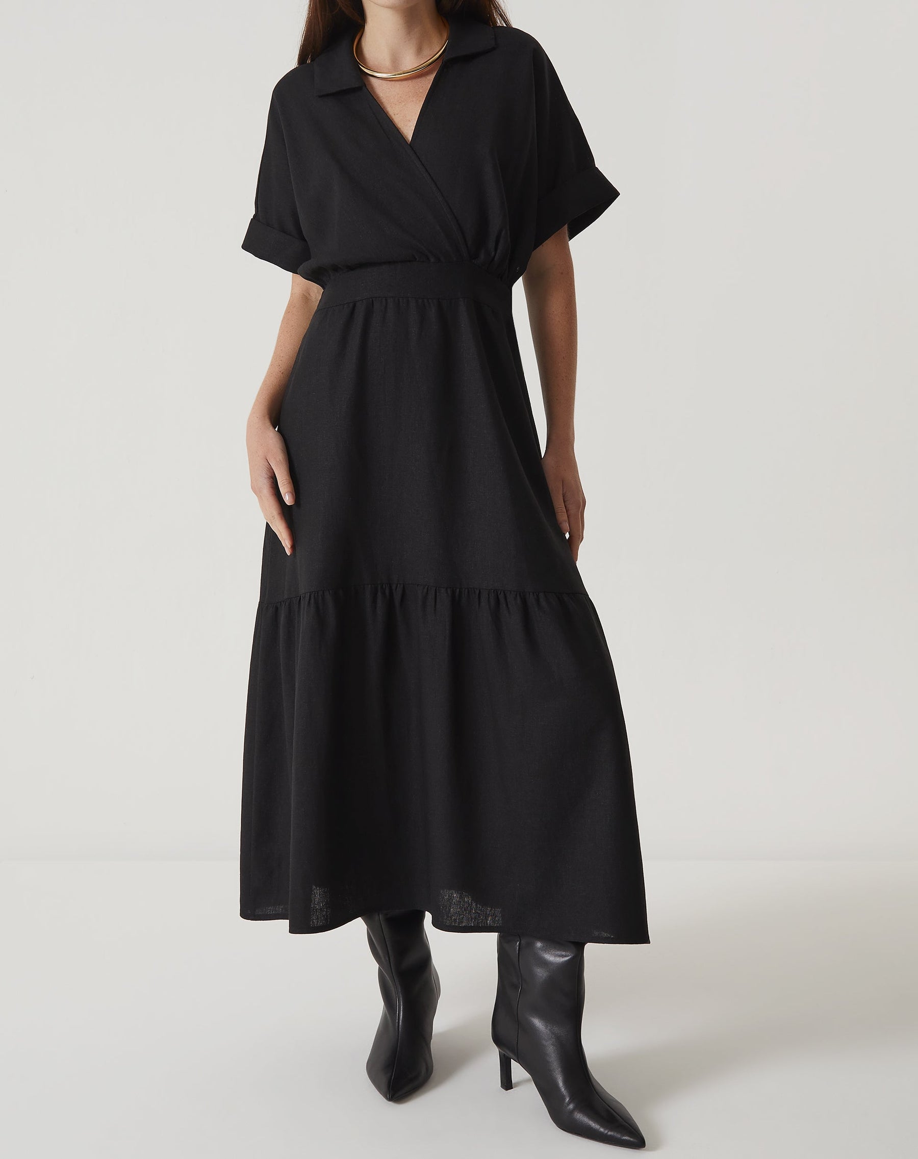 VESTIDO LONGO DECOTE V COM GOLA - PRETO