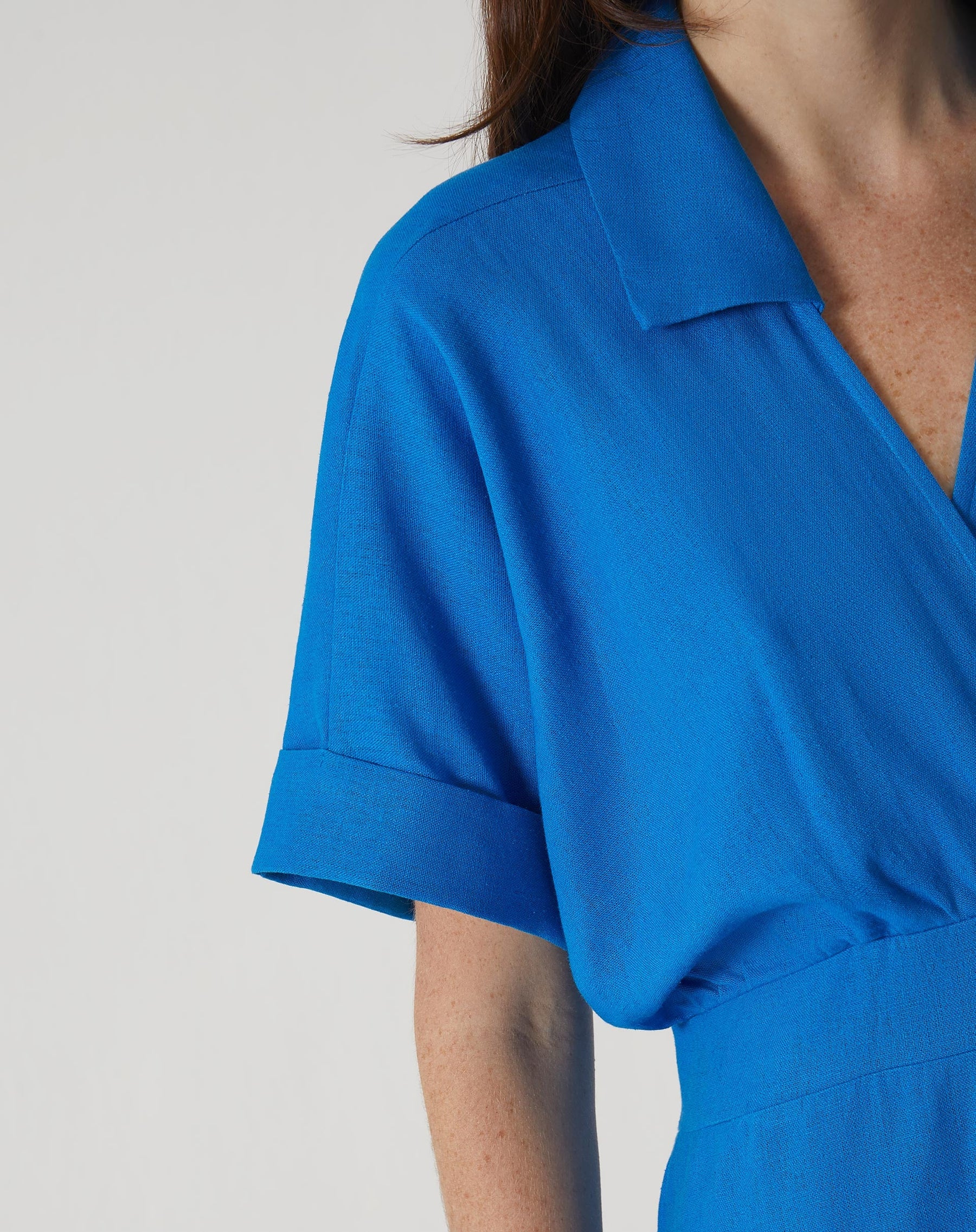 VESTIDO LONGO DECOTE V COM GOLA - AZUL