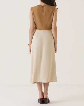 SAIA COM PREGAS DE ALFAIATARIA - AREIA