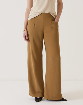 CALÇA COM BOLSOS DE ALFAIATARIA - MARROM