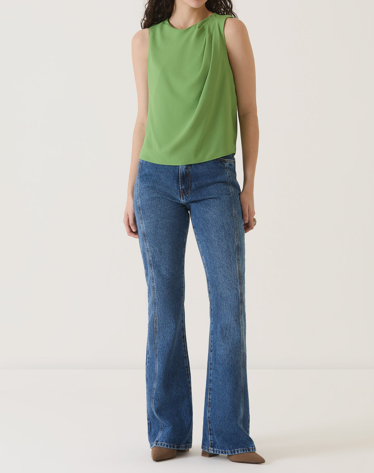 BLUSA SEM MANGAS DE CREPE - VERDE