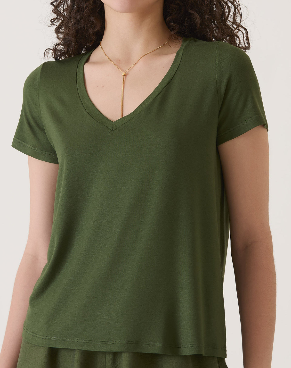 CAMISETA DECOTE V DE MALHA - VERDE