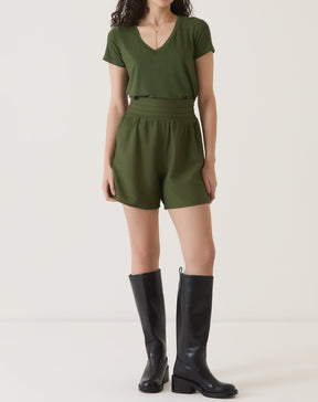 CAMISETA DECOTE V DE MALHA - VERDE