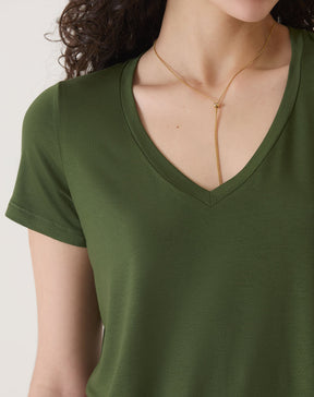 CAMISETA DECOTE V DE MALHA - VERDE