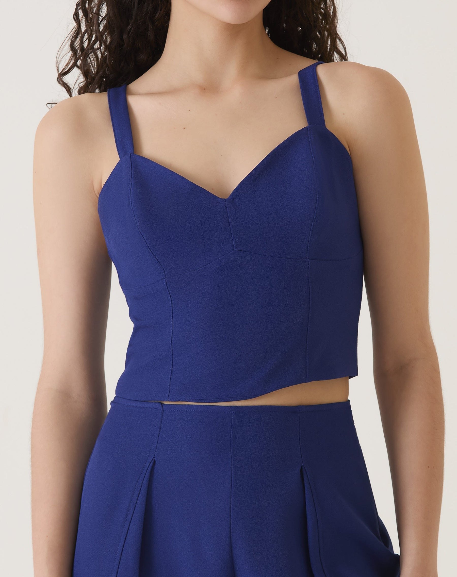 BLUSA COM ALÇAS DE ALFAIATARIA - AZUL