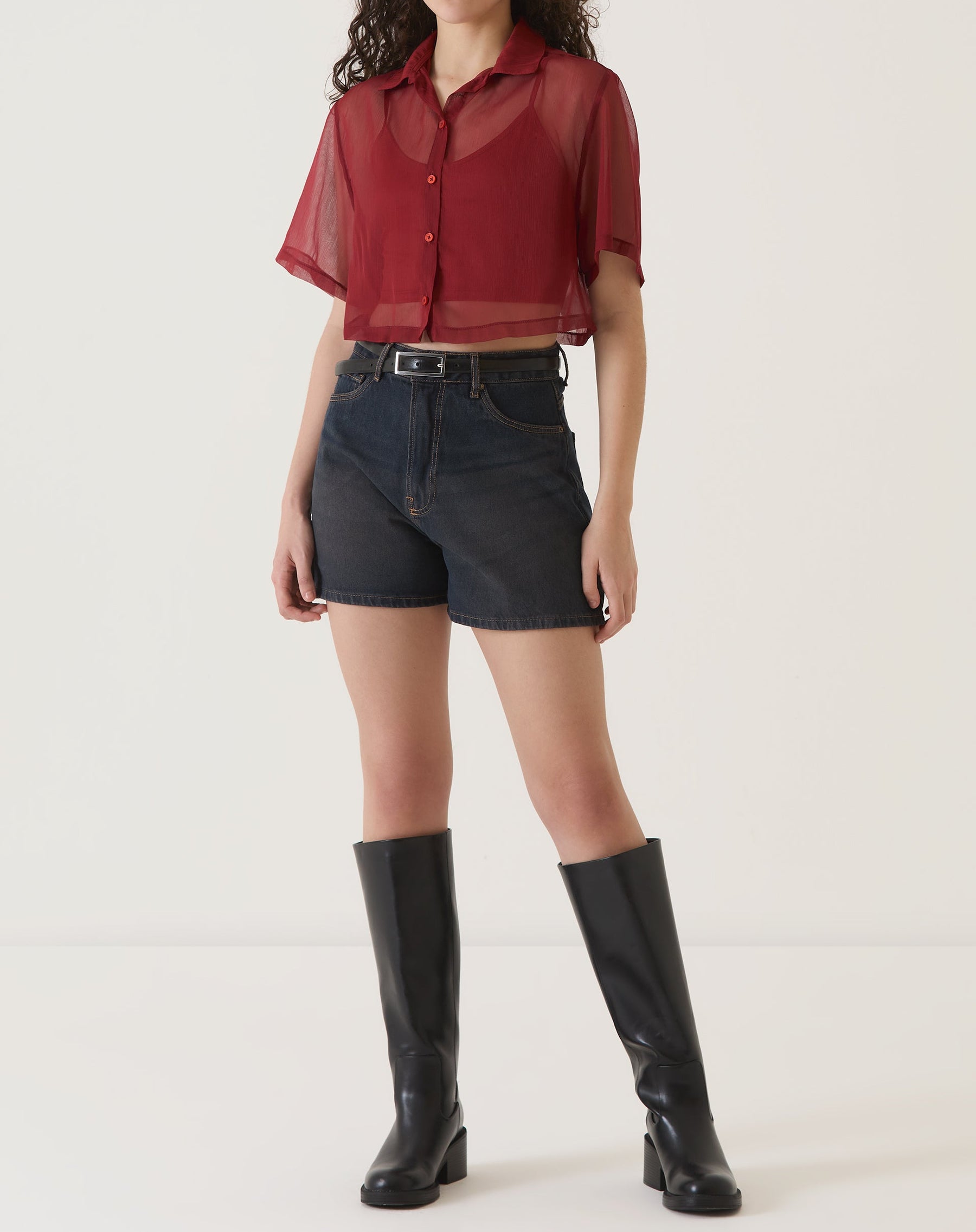 SHORTS CURTO JEANS - MARROM