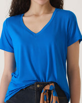 CAMISETA DECOTE V DE MALHA - AZUL