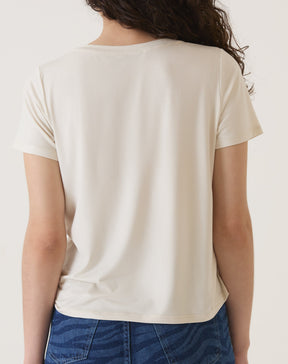 CAMISETA DECOTE V DE MALHA - AREIA