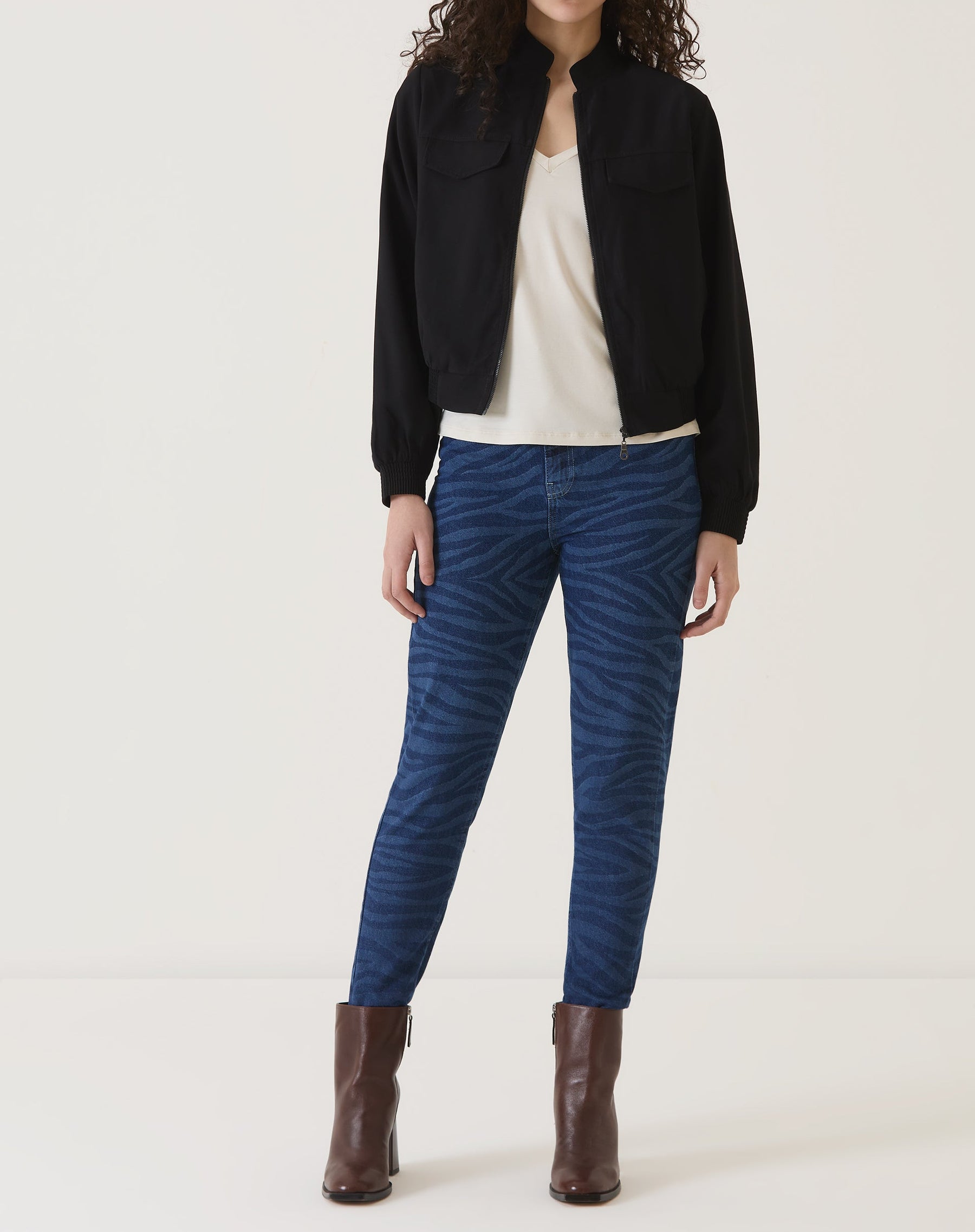 CAMISETA DECOTE V DE MALHA - AREIA