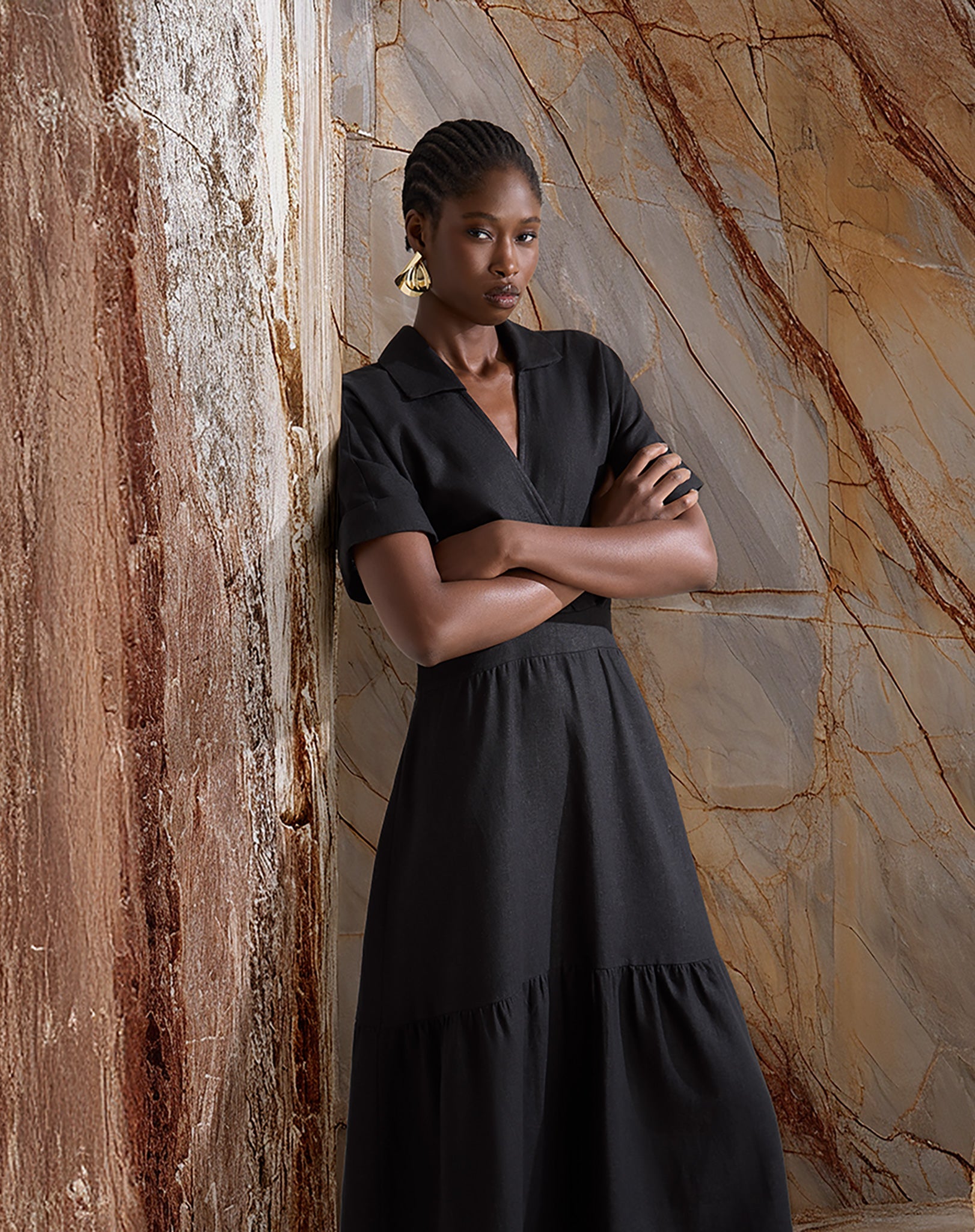 VESTIDO LONGO DECOTE V COM GOLA - PRETO