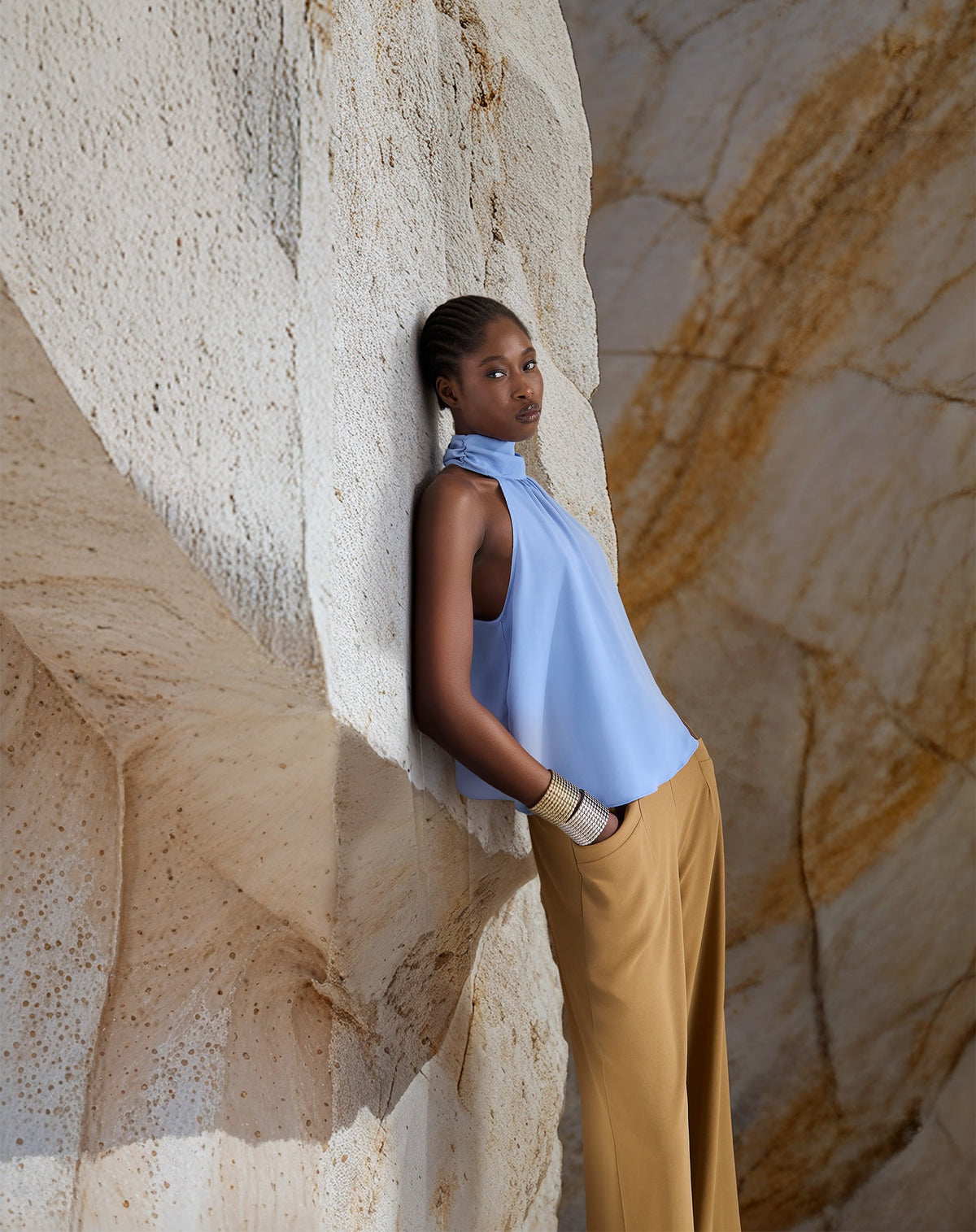 CALÇA COM BOLSOS DE ALFAIATARIA - MARROM